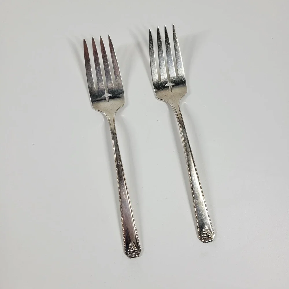 1945‎ Oneida Prestige Bordeaux Silver Plate  Salad Fork Set Of 2